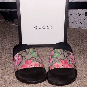 Gucci bloom slides